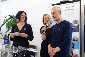 Članovi povjerenstva Nagradnog natječaja za najbolju kratku priču Sead Ivan Muhamedagić, Jelena, Roberta i Ivan, obrazlažu odluku o nagrađenim kratkopričašima