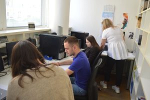 Mate Bralić probio je led u kategoriji učenika. Ida Pasek, Dejana Rakić i Marijana Gorjanc mjere brzinu i točnost