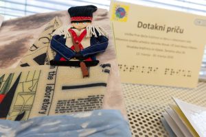 Police krase taktilne slikovnice u sklopu izložbe Dotakni priču