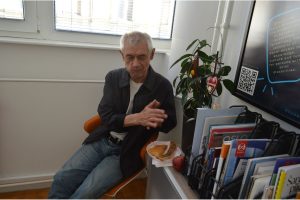 Snimatelj Ivan Čorak, član komisije za izražajno čitanje, u trenucima okrepe